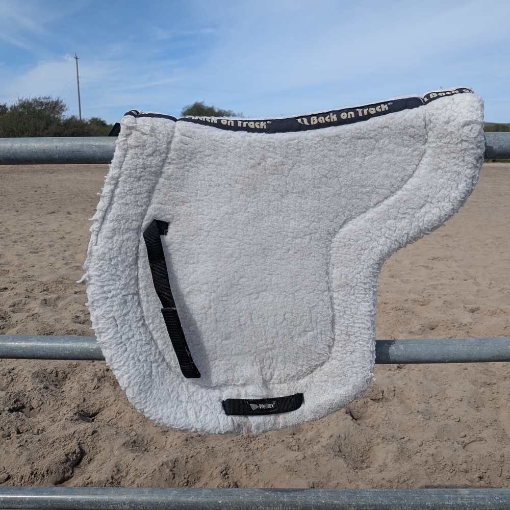 White Saddle Pad - Sheepskin-Style